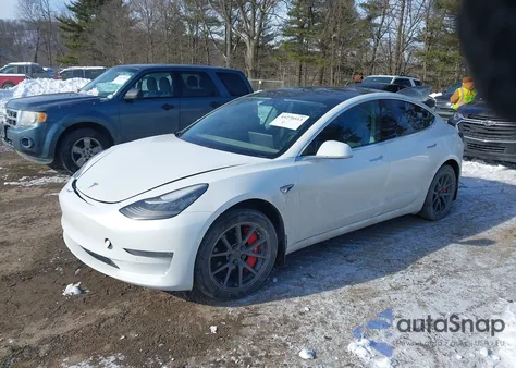 2019 Tesla Model 3 Long Range/Performance z USA, uszkodzony, nr VIN 5YJ3E1EBXKF448104